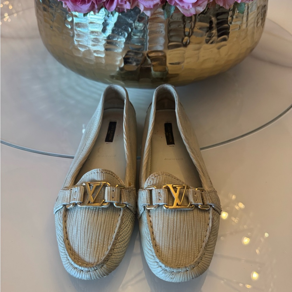 Louis Vuitton Elegant off whiteLoafers with Gold Accent